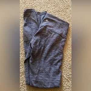 Heather grey lululemon high-waisted align leggings